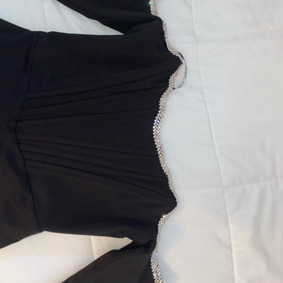 Black long sleeve off shoulder dress. - Picture 4 of 4